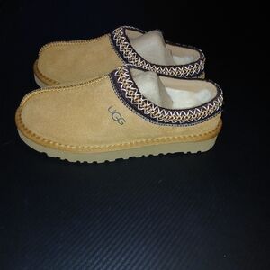 Brand New, No Box,UGG Tan Tasman Slippers. Sz.6